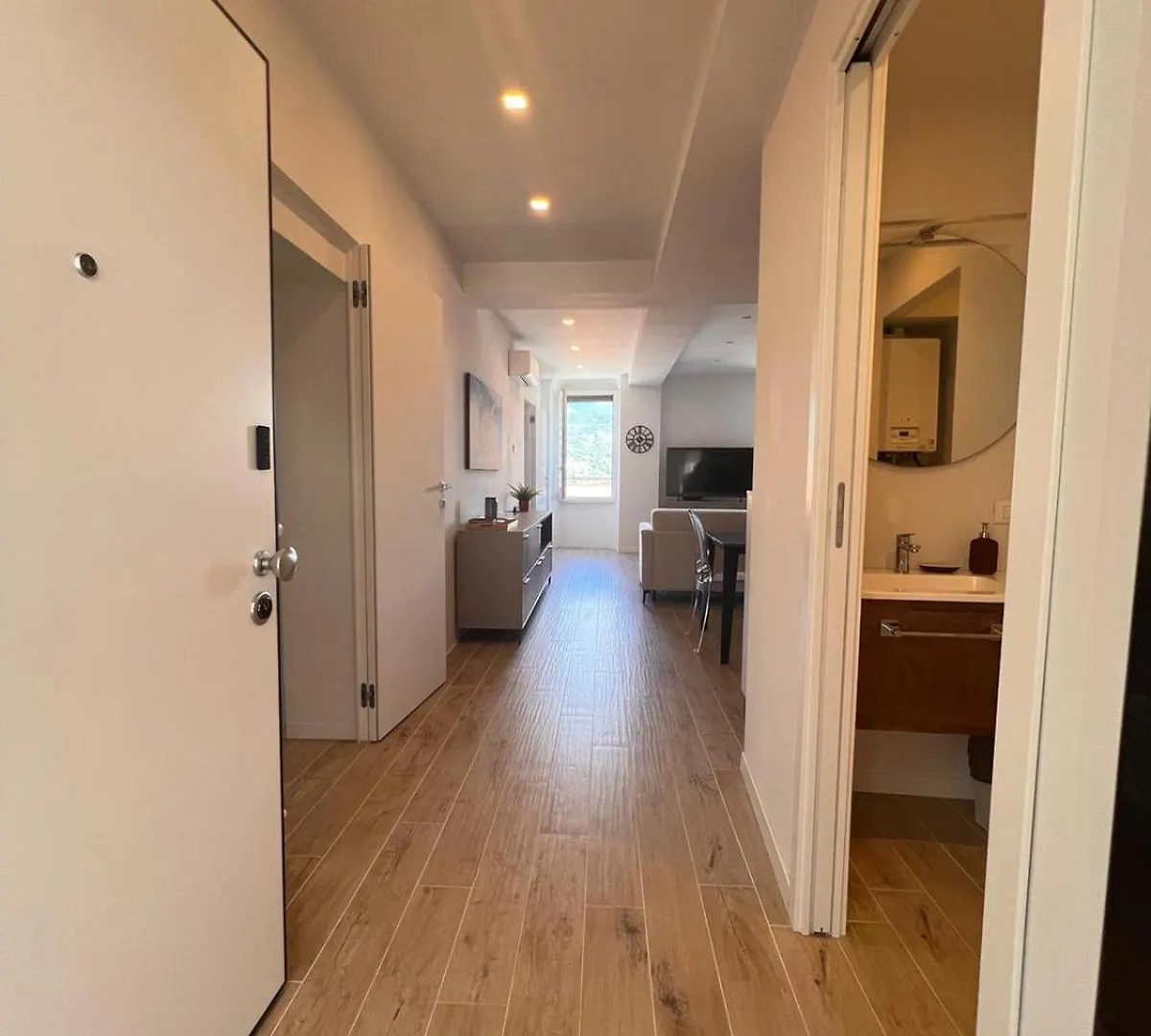Apartment La Finestra Sul Garda Dreaming Holidays San Felice del Benaco
