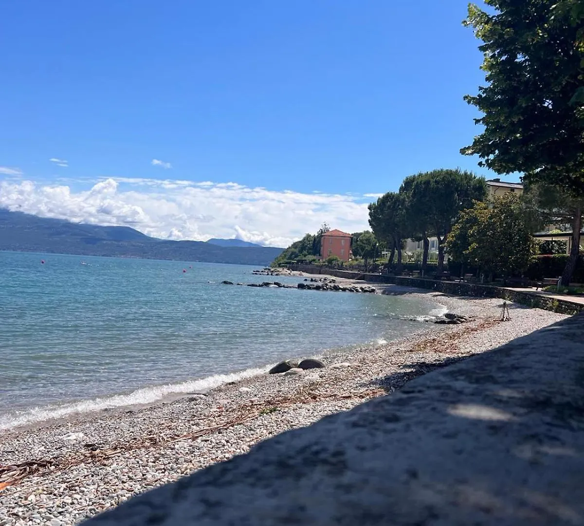 Apartment La Finestra Sul Garda Dreaming Holidays San Felice del Benaco