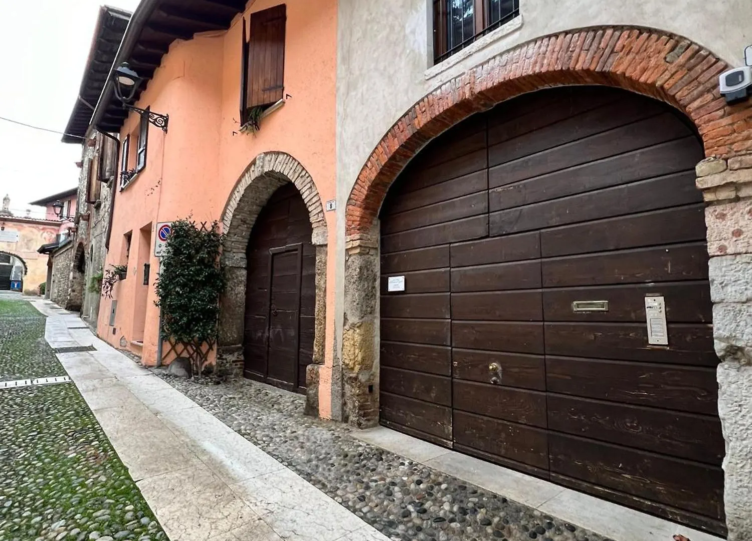 Apartment La Finestra Sul Garda Dreaming Holidays San Felice del Benaco Italien