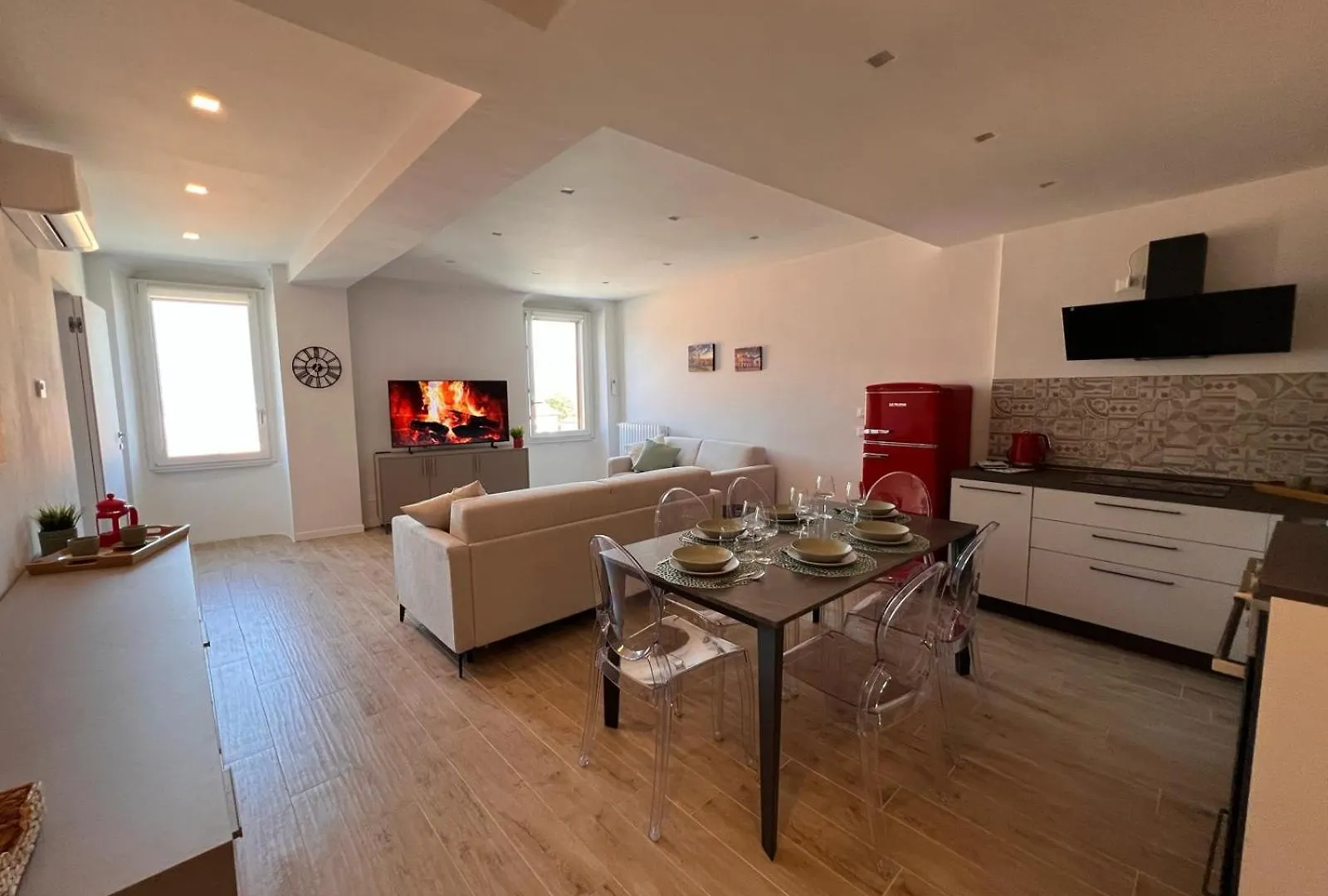 Apartment La Finestra Sul Garda Dreaming Holidays San Felice del Benaco Italien