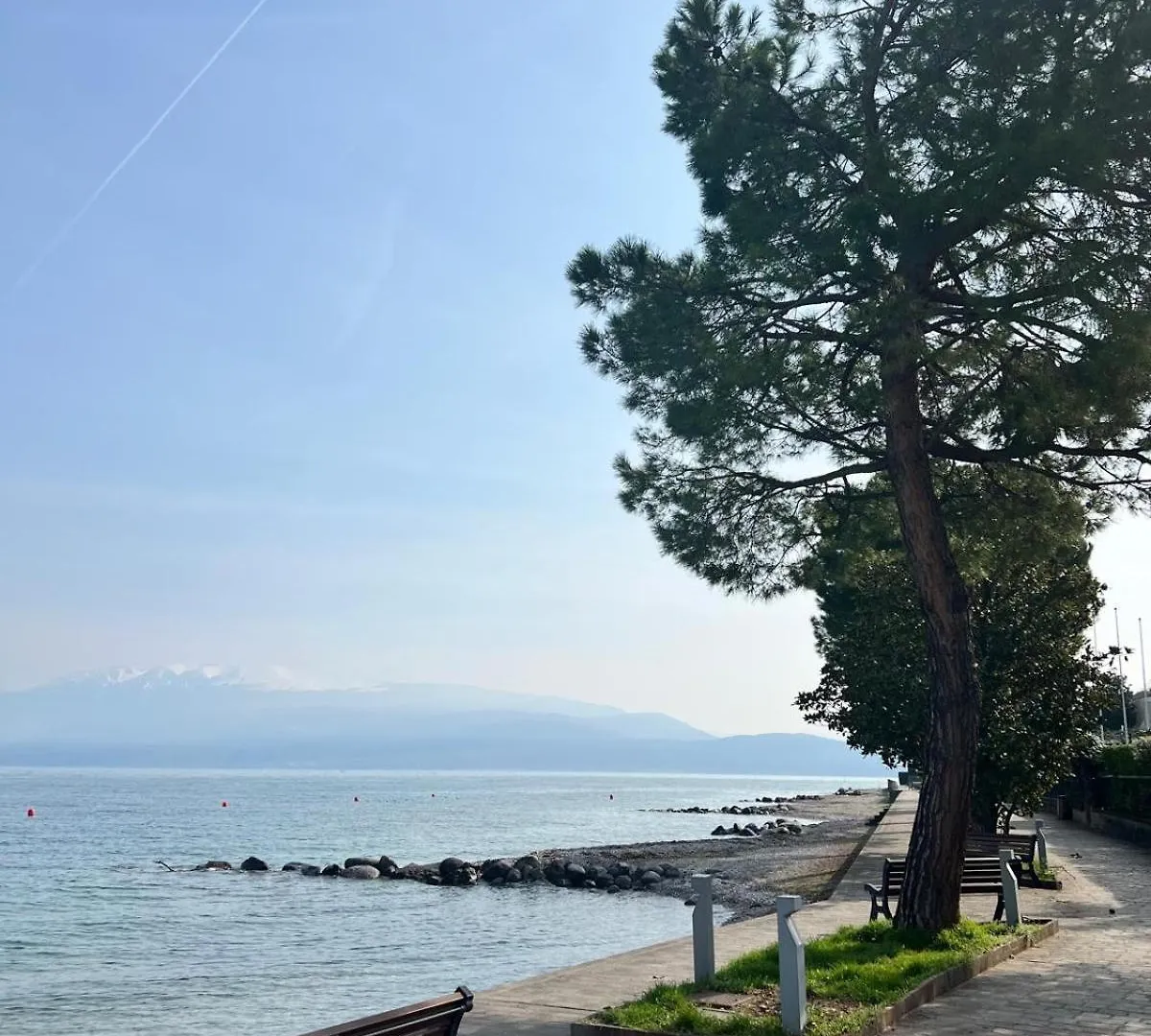La Finestra Sul Garda Dreaming Holidays San Felice del Benaco Apartment