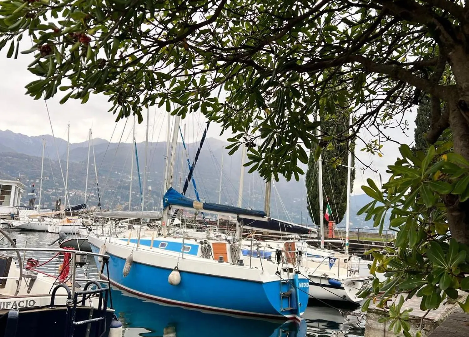 Apartment La Finestra Sul Garda Dreaming Holidays San Felice del Benaco Italien